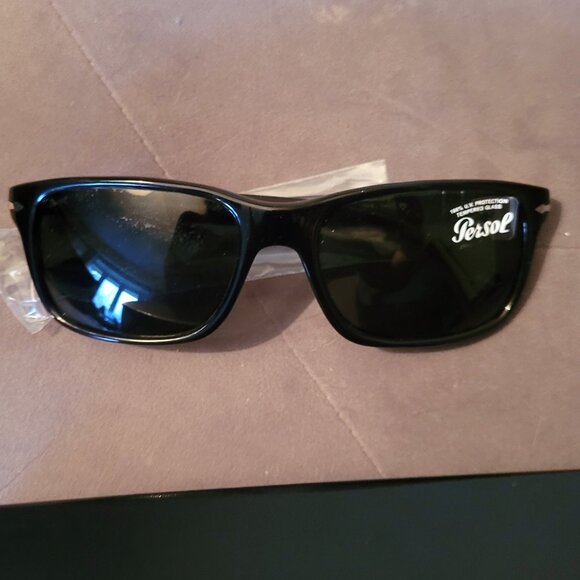 New PERSOL Unisex Black Sunglasses & Case - Picture 13 of 16